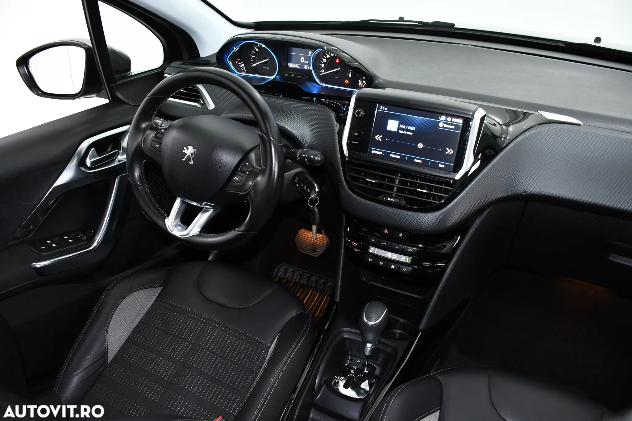 Peugeot 2008 1.2 PureTech Turbo EAT6 S&S Allure - 4