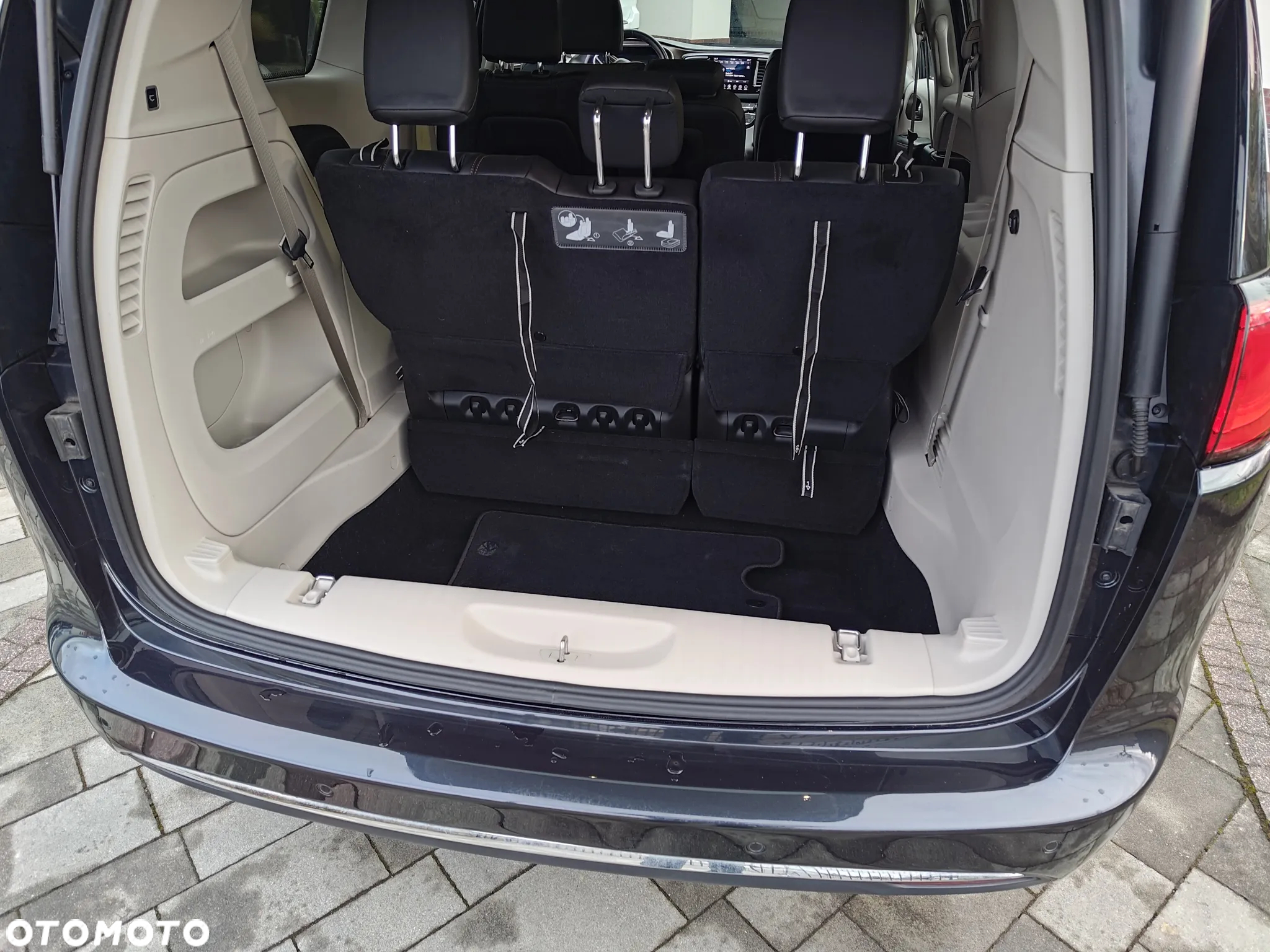 Chrysler Pacifica - 34