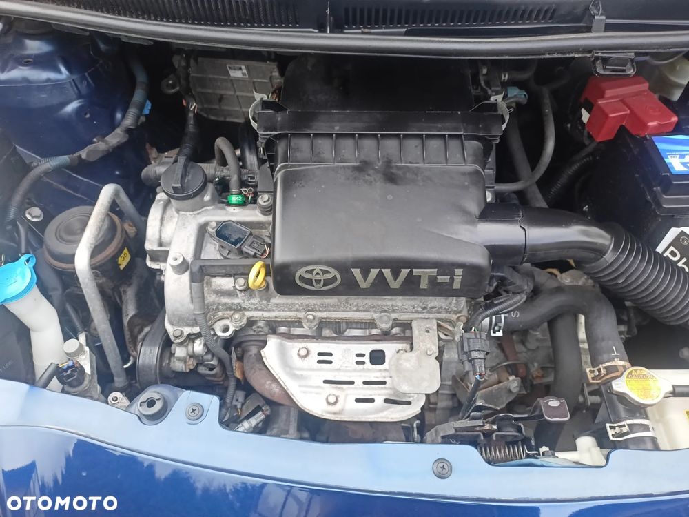 Toyota Yaris 1.3 - 8