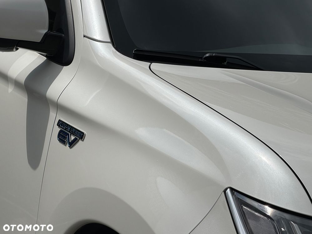 Mitsubishi Outlander - 21