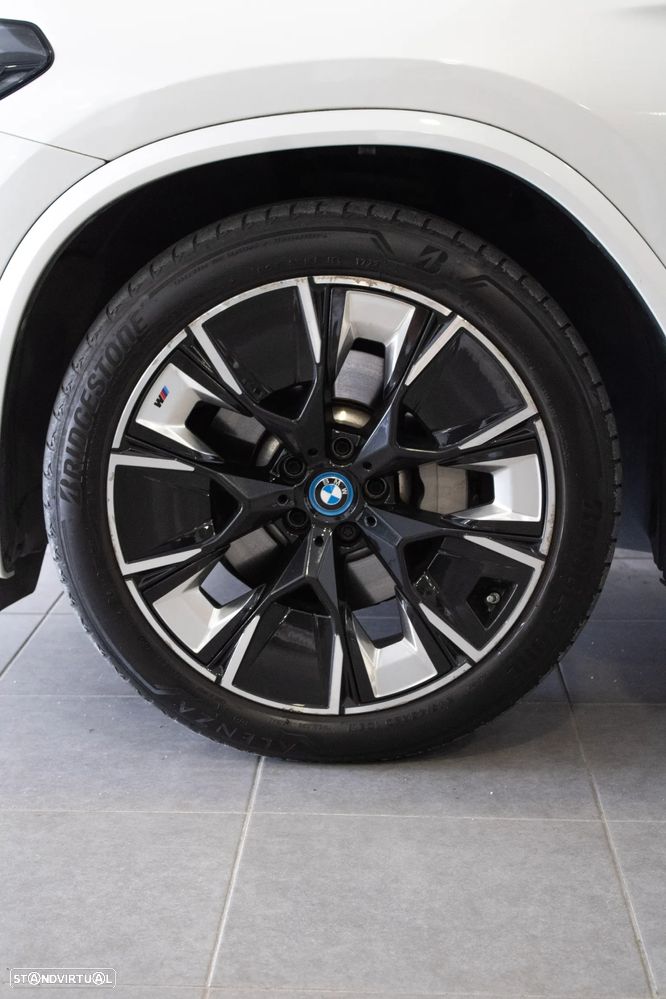 BMW iX3 M Sport Impressive - 13