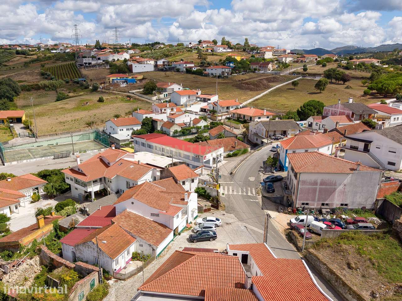 Moradia para recuperar na rua Rosas dos Lena Batalha! - Grande imagem: 4/29