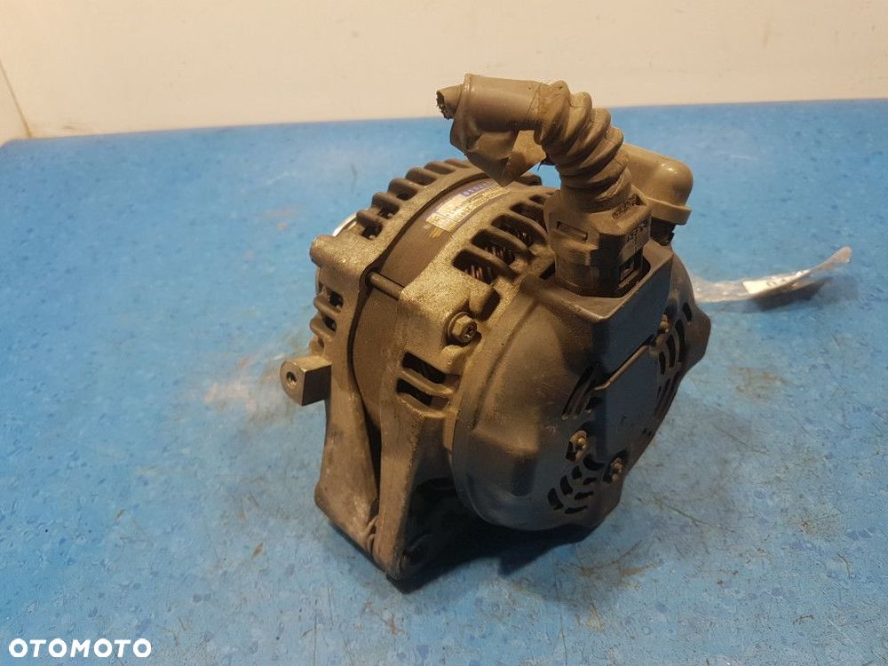 TOYOTA COROLLA VERSO ALTERNATOR - 4
