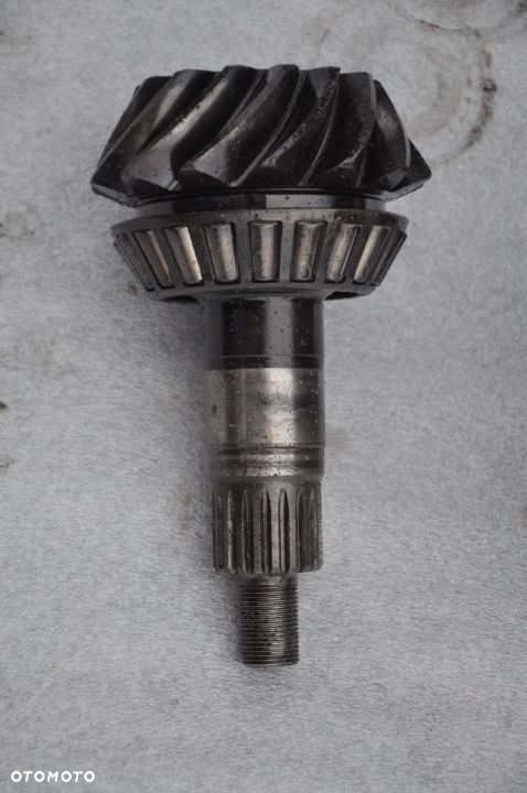 DYFERENCJAŁ WAŁEK KOŁO TALERZOWE PRZOD  JOHN DEERE 6155R - 5