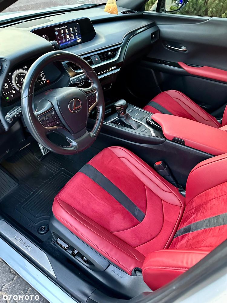 Lexus UX 250h - 27
