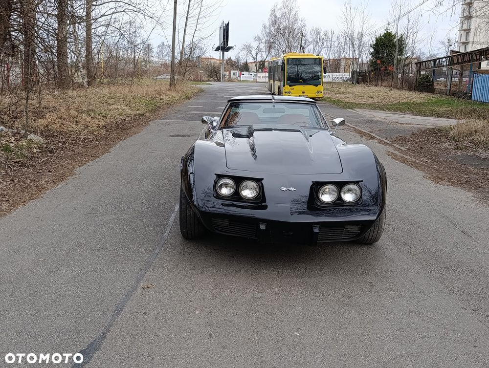 Chevrolet Corvette - 11