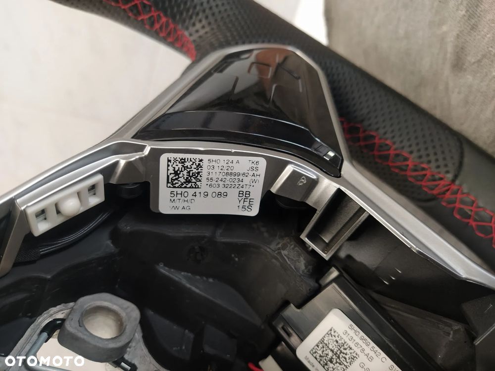 VW GOLF VIII GTI KIEROWNICA MULTIFUNKCYJNA ŁOPATKI CZERWONA NIĆ ORYGINAŁ - 11