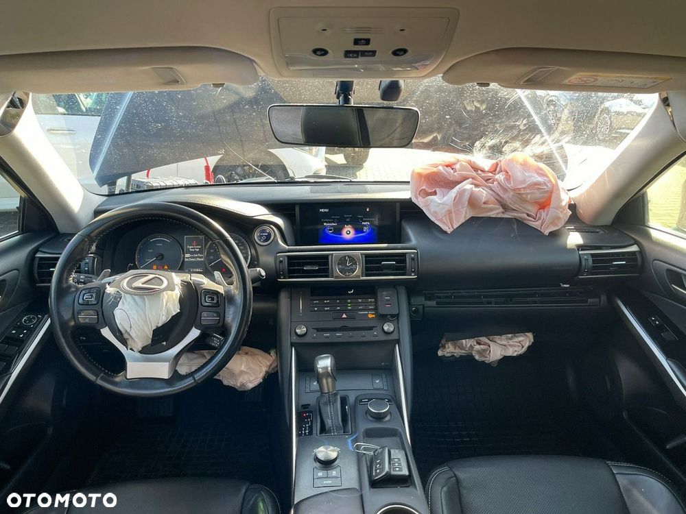 Lexus IS 300h Business Edition - 8