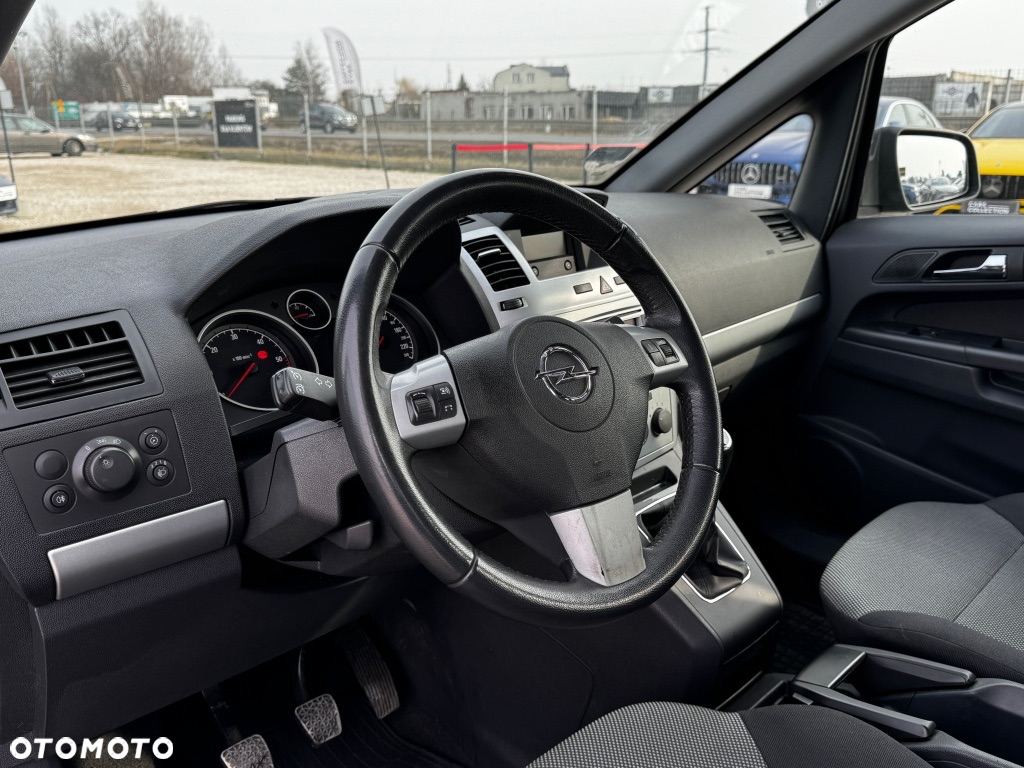 Opel Zafira - 10