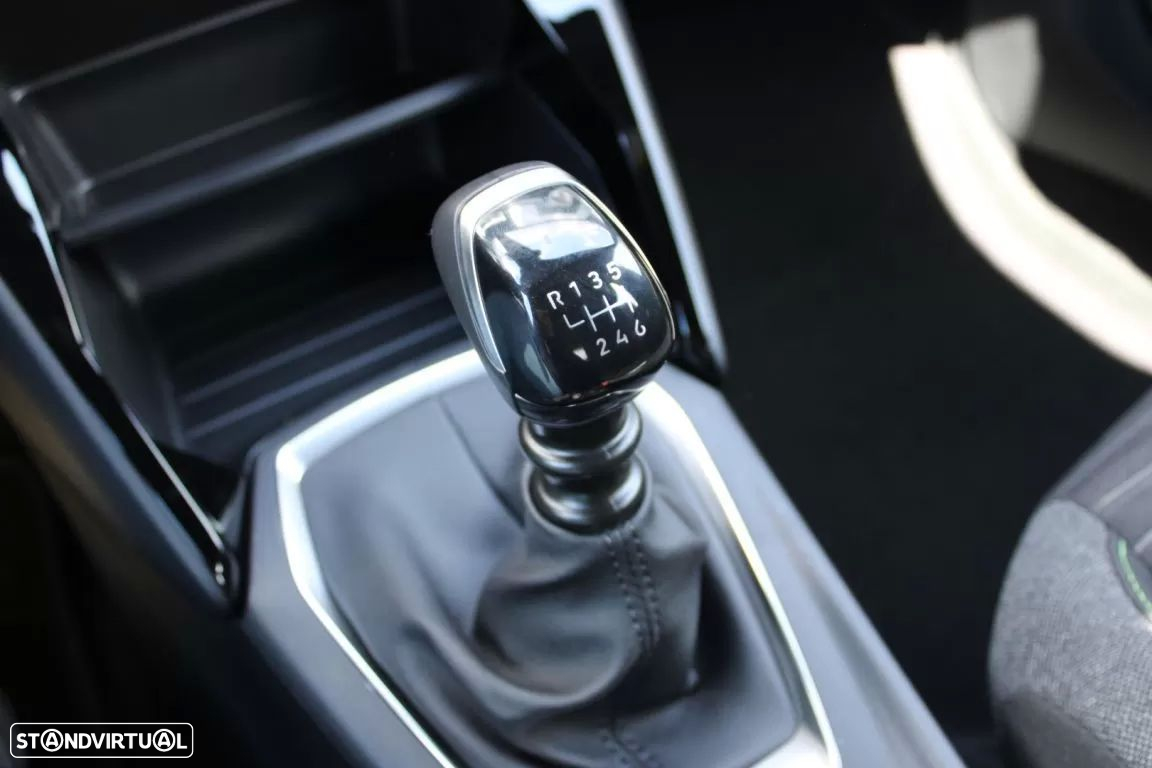 Peugeot 2008 1.2 PureTech Allure Pack - 22