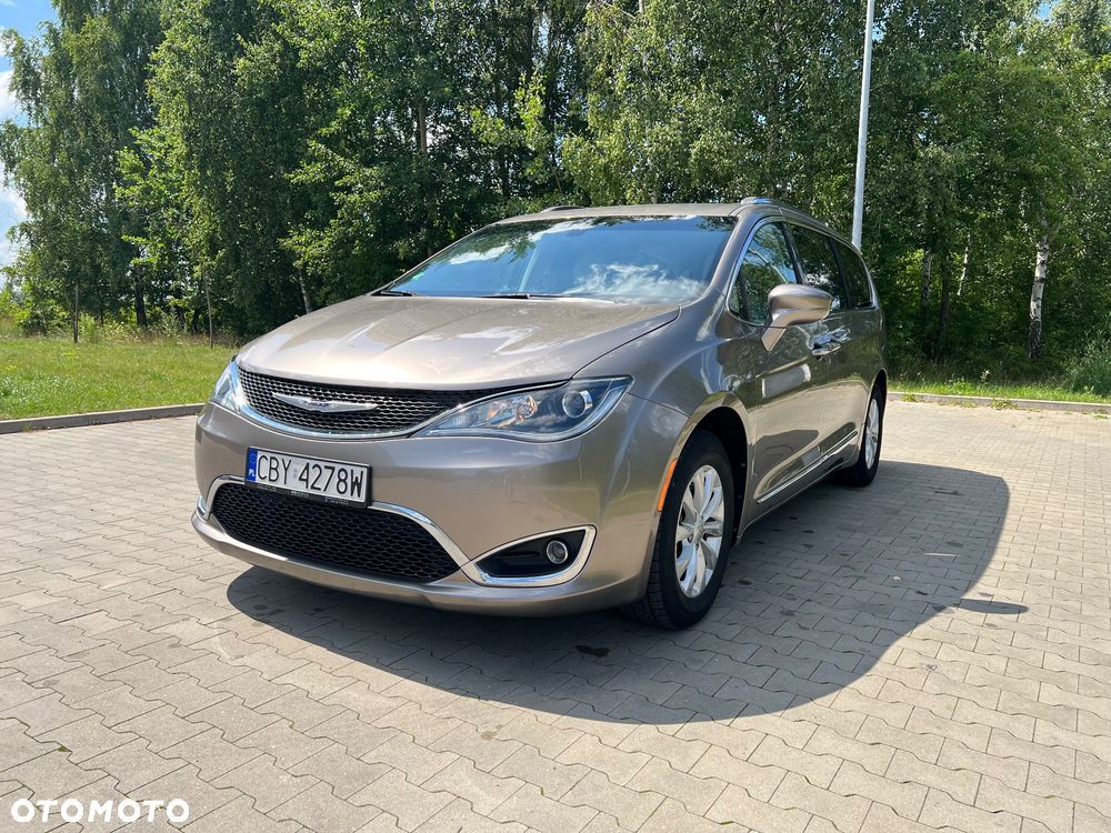 Chrysler Pacifica - 2