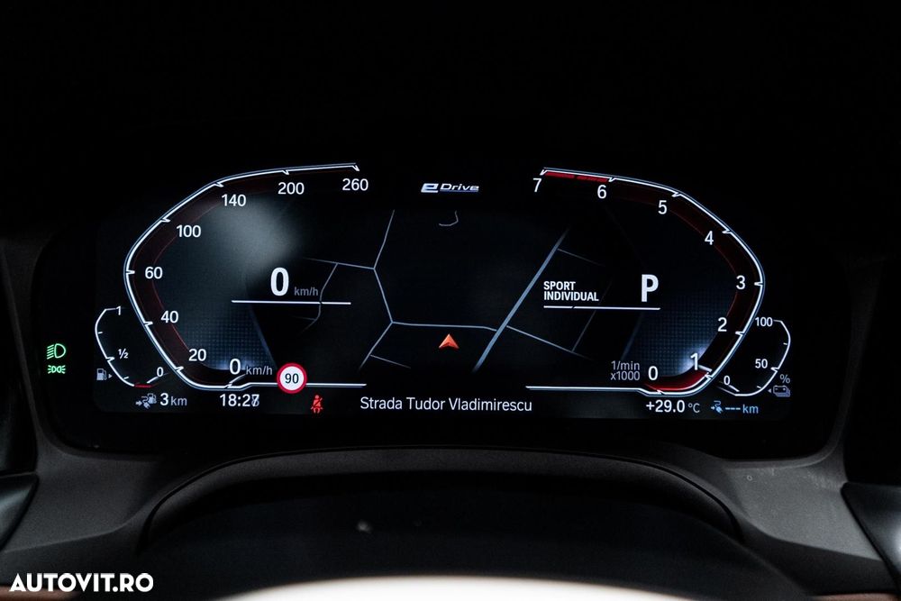 BMW Seria 3 330e Aut. M Sport - 36