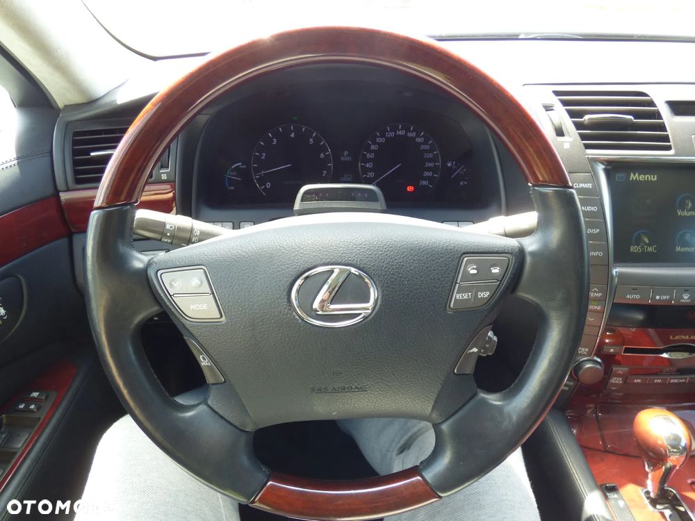 Lexus LS 600h L Superior - 11