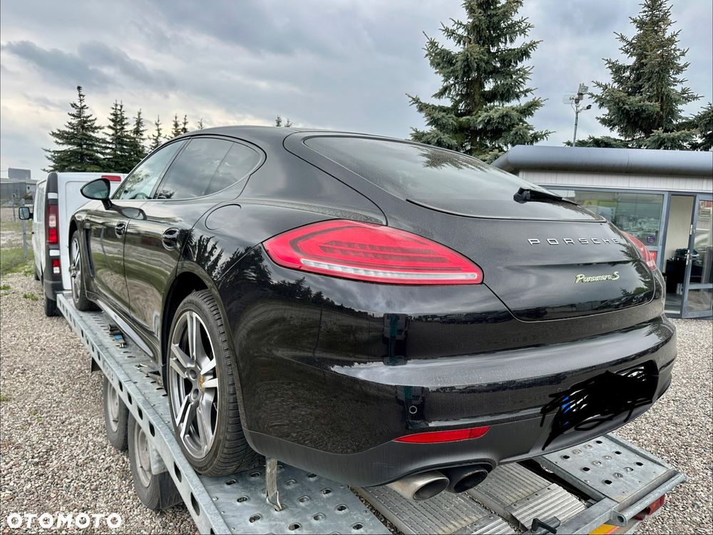 Porsche Panamera - 4
