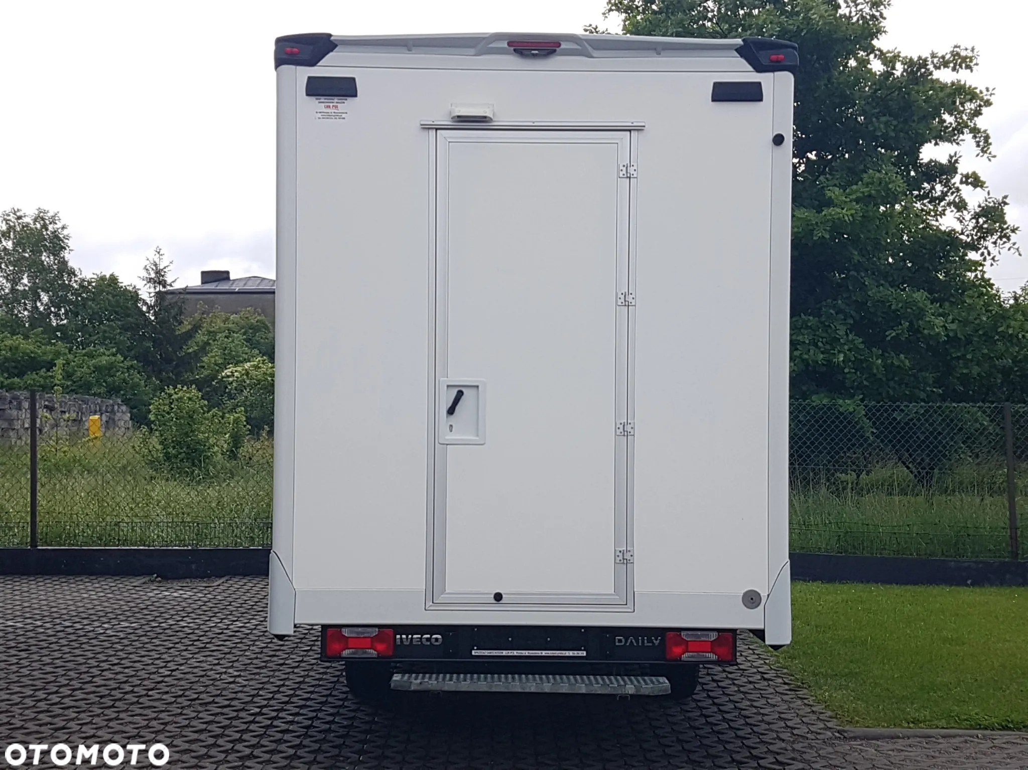 Iveco DAILY KONTENER NISKOPODŁOGOWY 4,43x2,23x2,42 SKLEP FOODTRUCK BAR KLIMA KONIOWÓZ KAMPER - 16