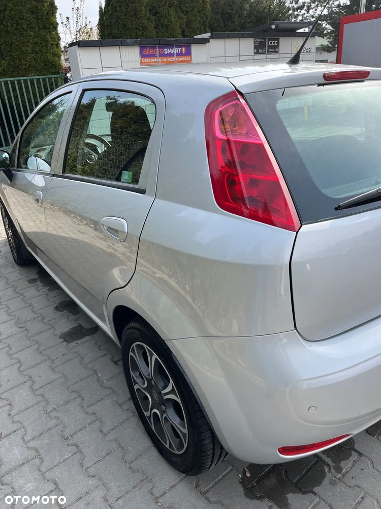 Fiat Punto 1.4 Young - 4