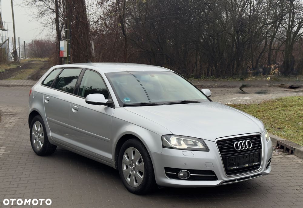 Audi A3 Sportback 1.6 TDI DPF Ambiente - 2