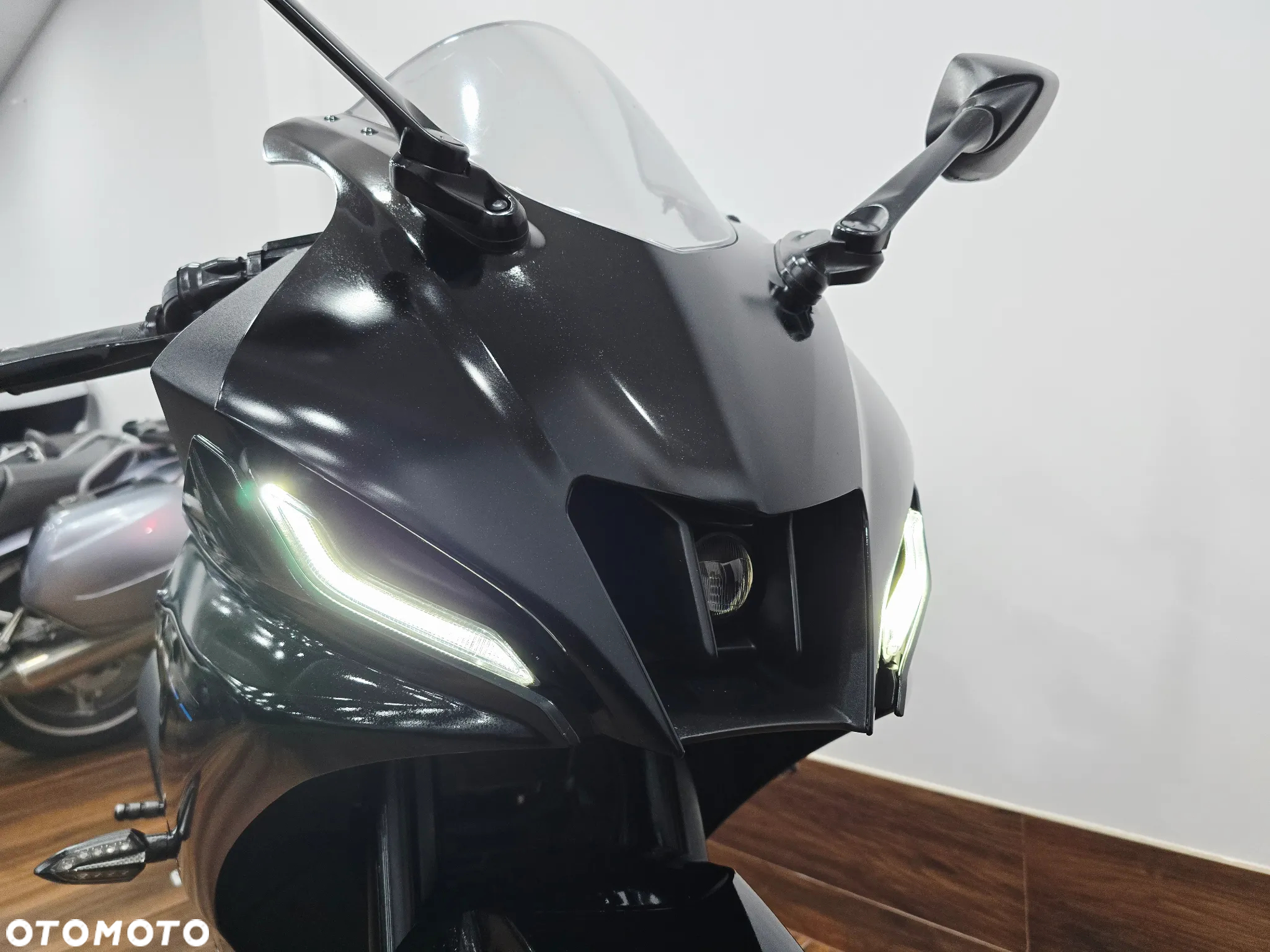 Yamaha YZF - 21