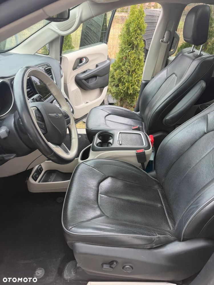 Chrysler Pacifica - 35