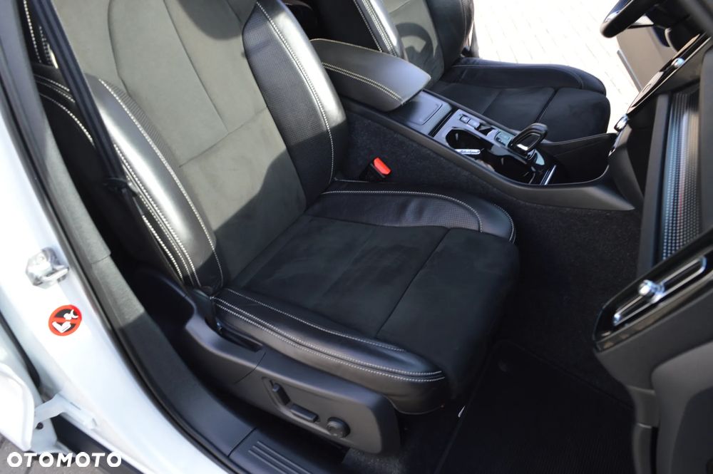 Volvo XC 40 D4 AWD Geartronic R-Design - 30