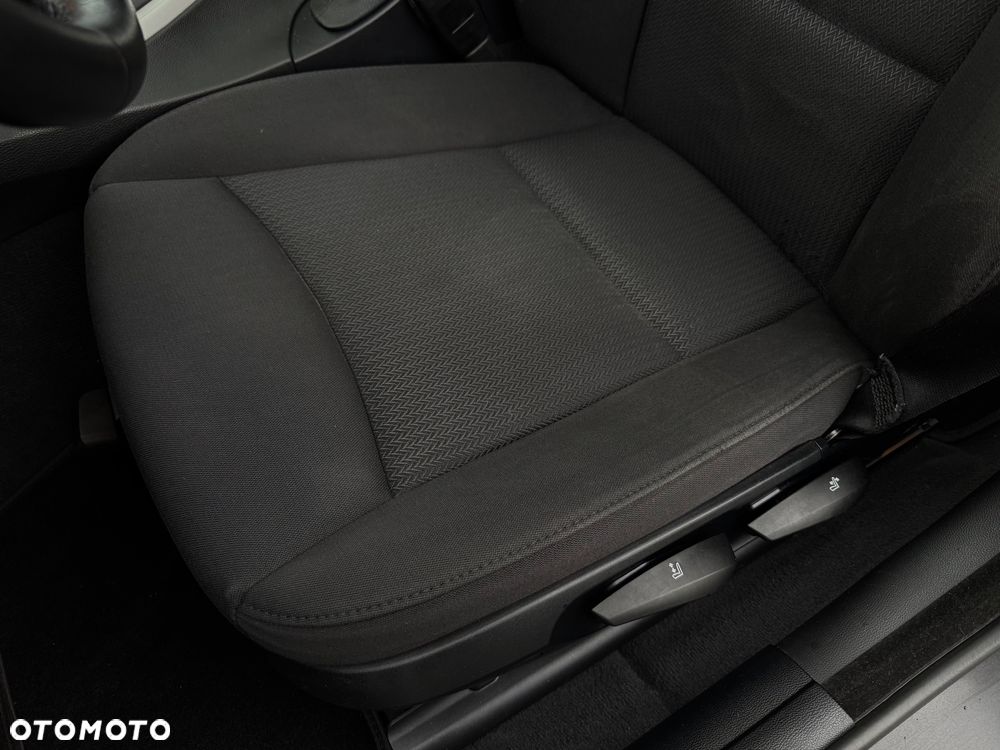 BMW Seria 3 318d Touring - 15