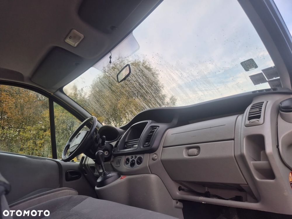 Opel Vivaro - 8