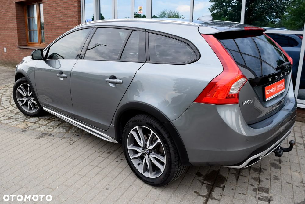 Volvo V60 Cross Country D3 Drive-E Summum - 4