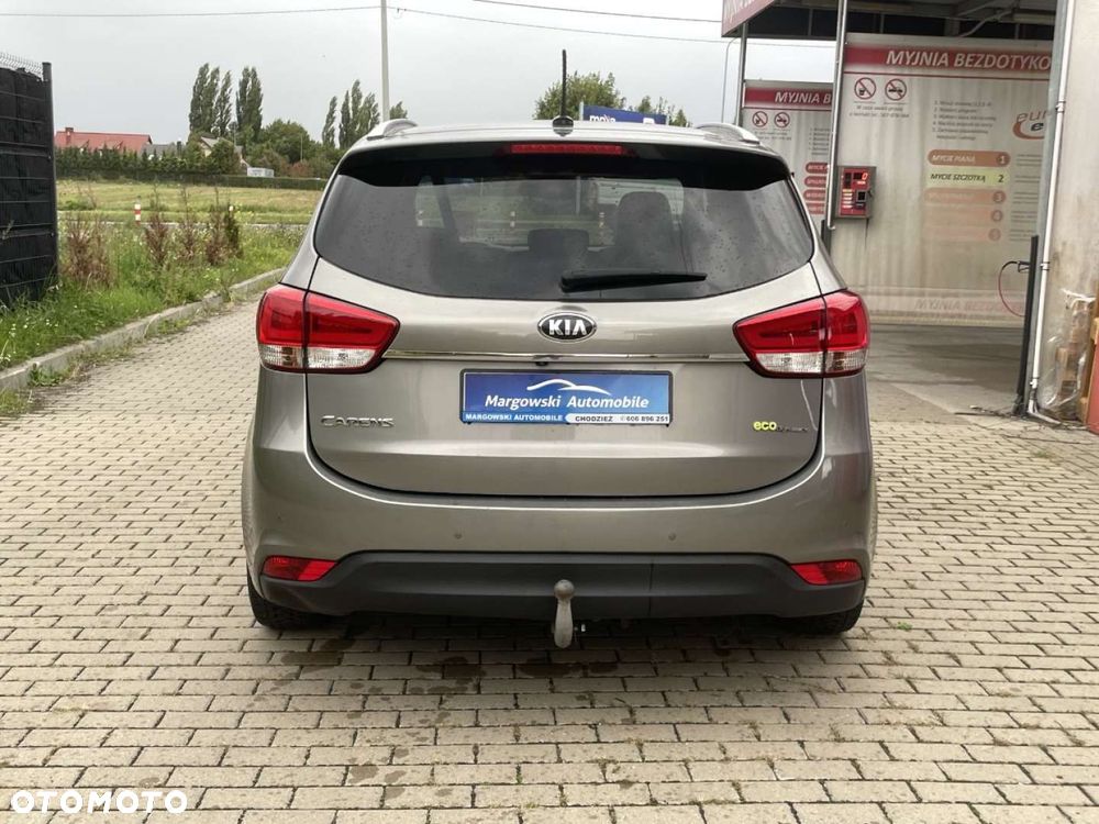 Kia Carens - 8