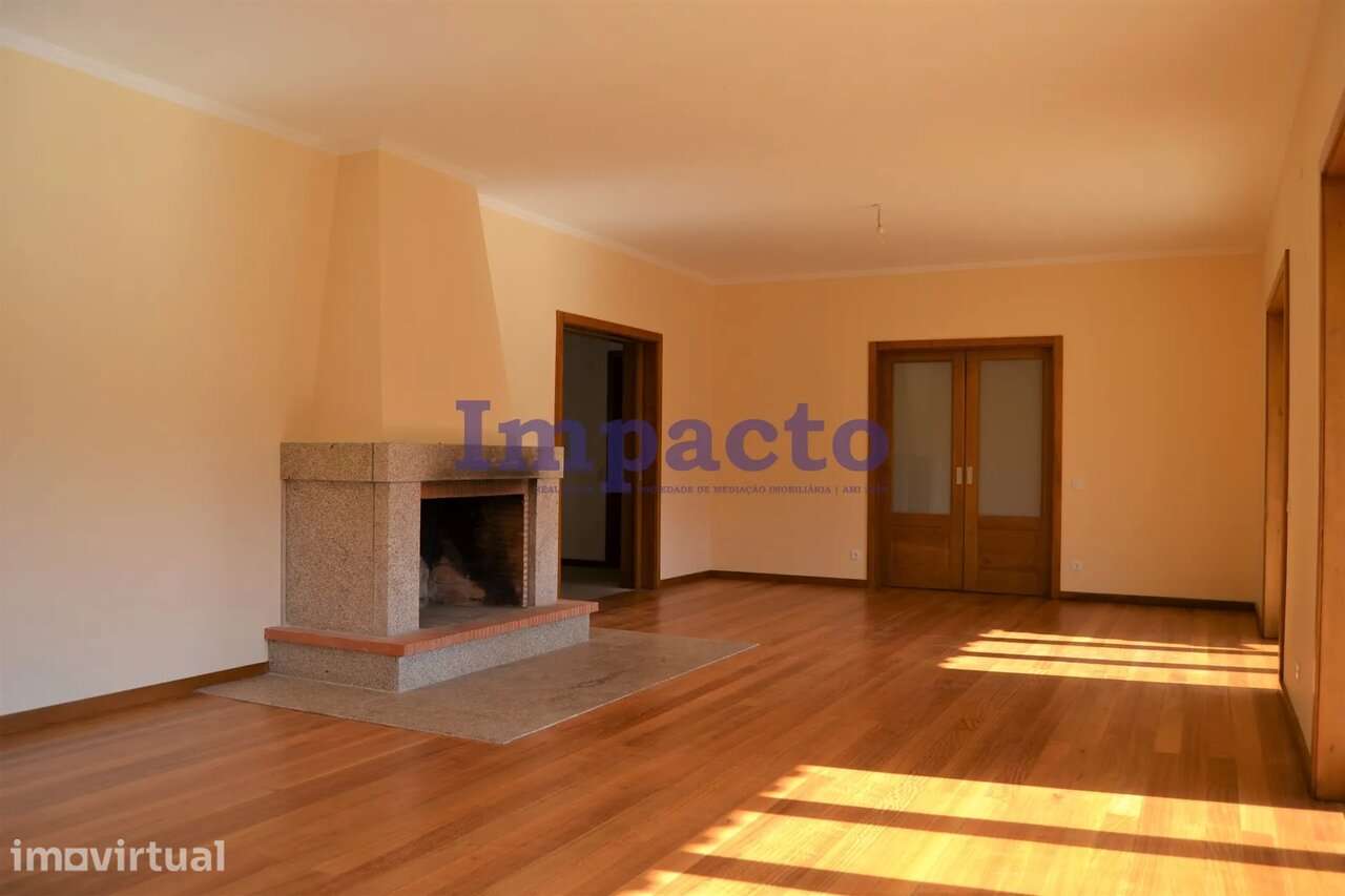 Quinta com moradia T6 em Fajões, Oliveira de Azeméis - Grande imagem: 5/33