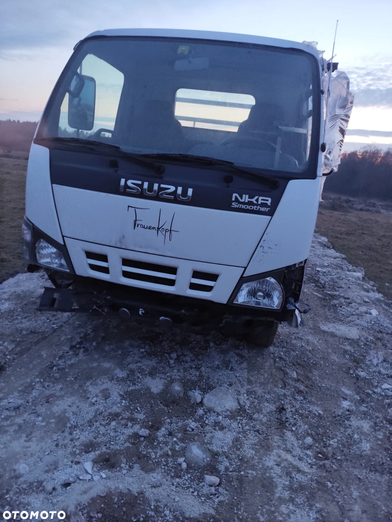 ISUZU seria 2007r NKR NQR 85 3.0 D  131.000 km kabina kompletna Europa szyba podsufitka - 11