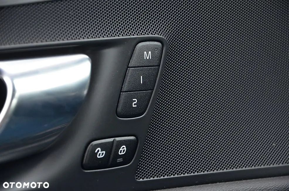 Volvo XC 60 D4 R-Design - 19