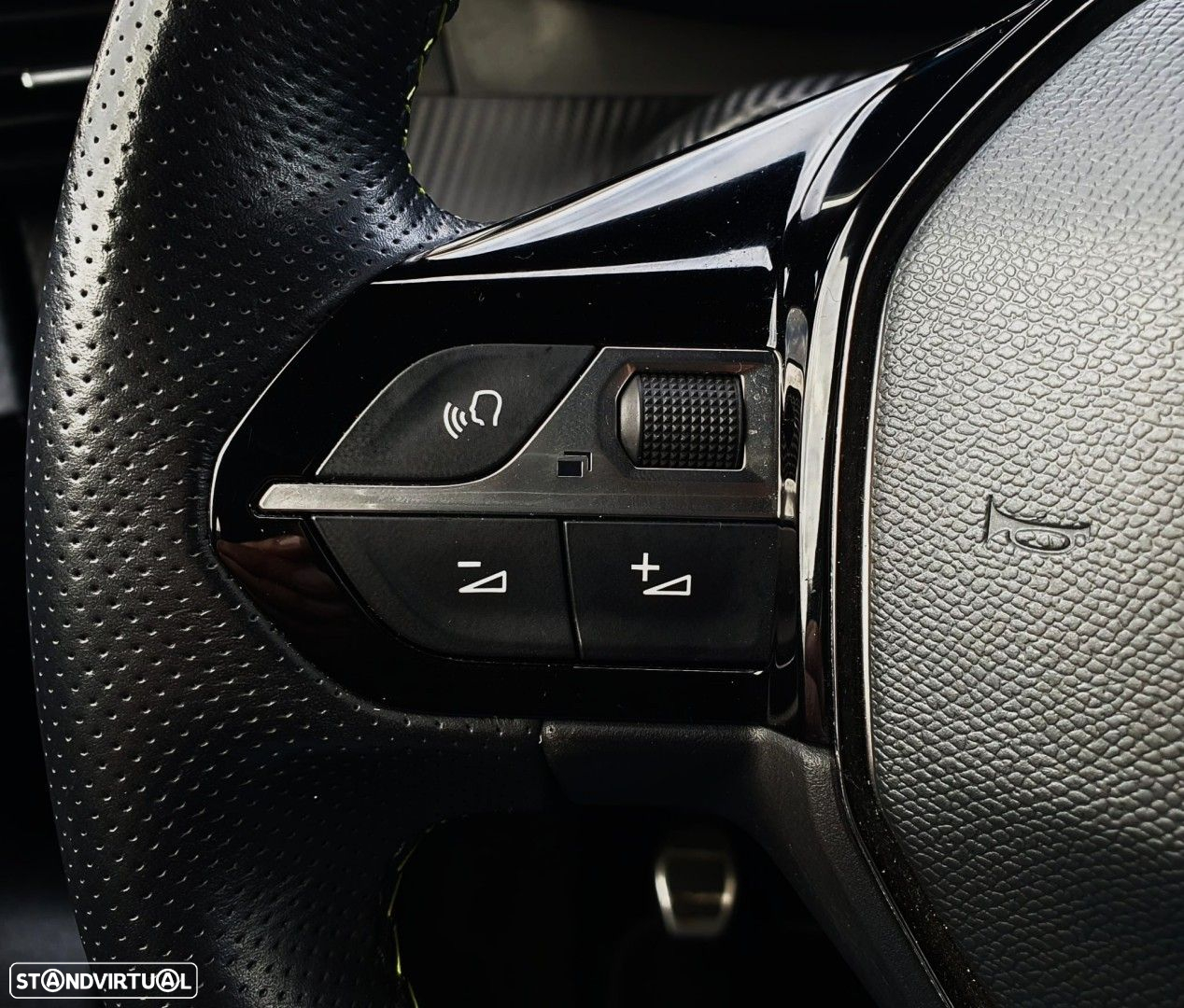 Peugeot 2008 1.2 PureTech GT - 38
