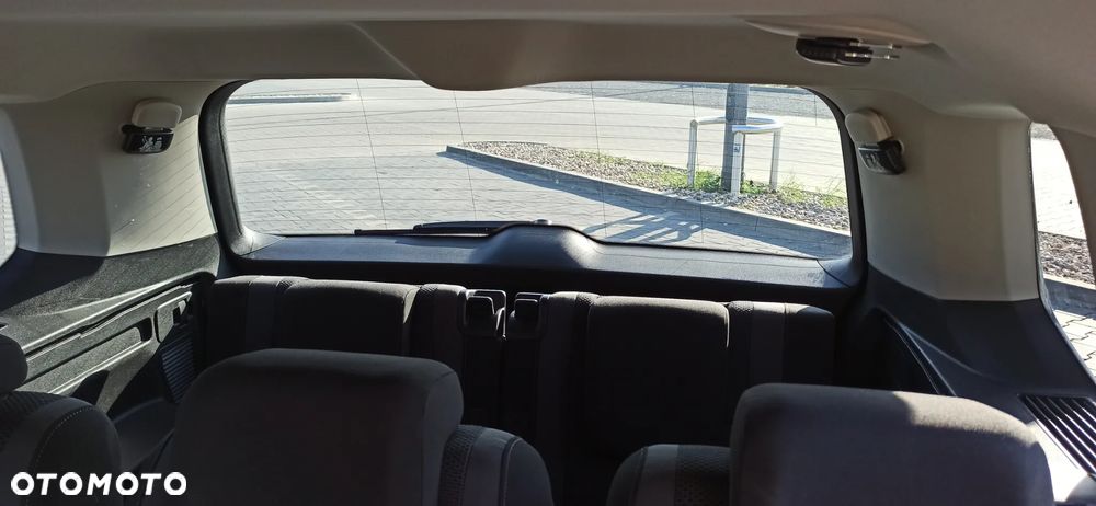 Volkswagen Touran - 11