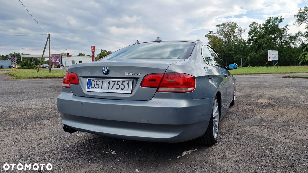 BMW Seria 3 330i Coupe - 5
