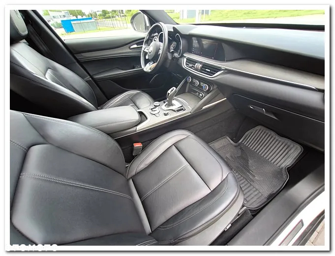Alfa Romeo Stelvio 2.0 Turbo 16V AT8-Q4 Executive - 8