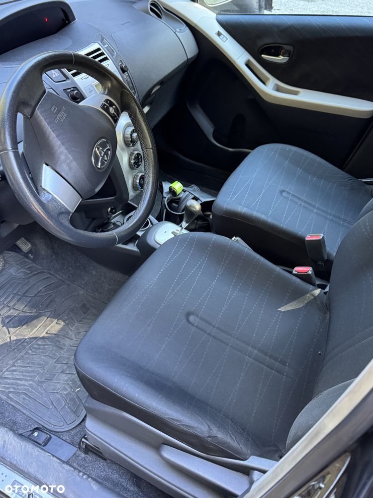 Toyota Yaris - 5