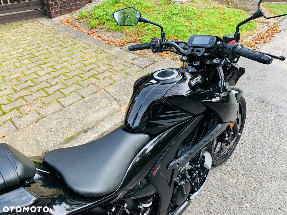 Suzuki GSX - 12