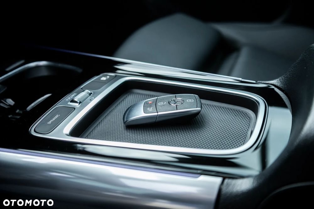 Mercedes-Benz GLA - 13