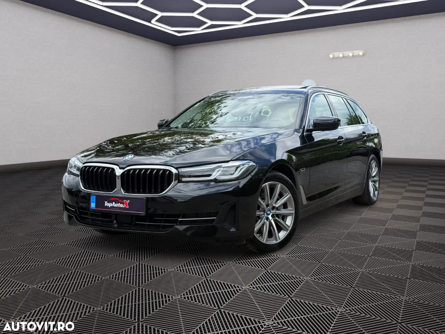 BMW Seria 5 530e xDrive Touring Aut. Luxury Line - 11