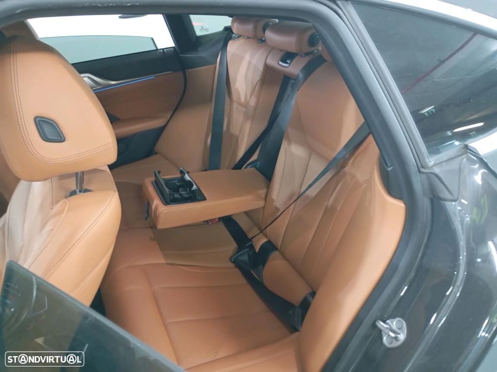 BMW i4 eDrive40 Desportiva M - 8