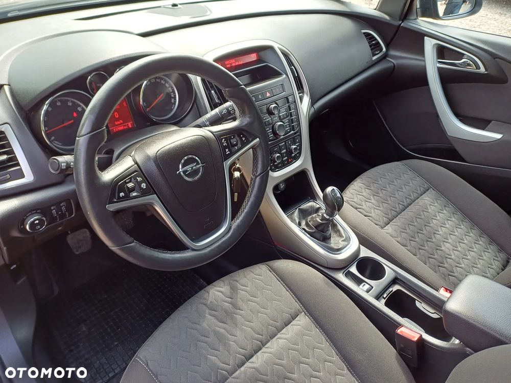 Opel Astra 1.4 Turbo 150 Jahre - 4