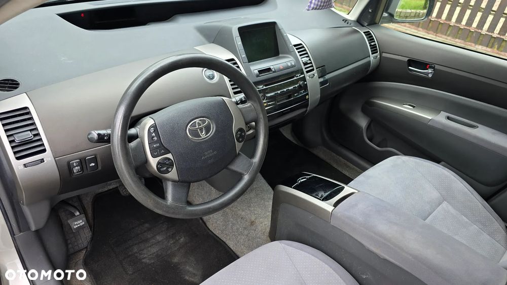 Toyota Prius ver--hybrid-executive - 9