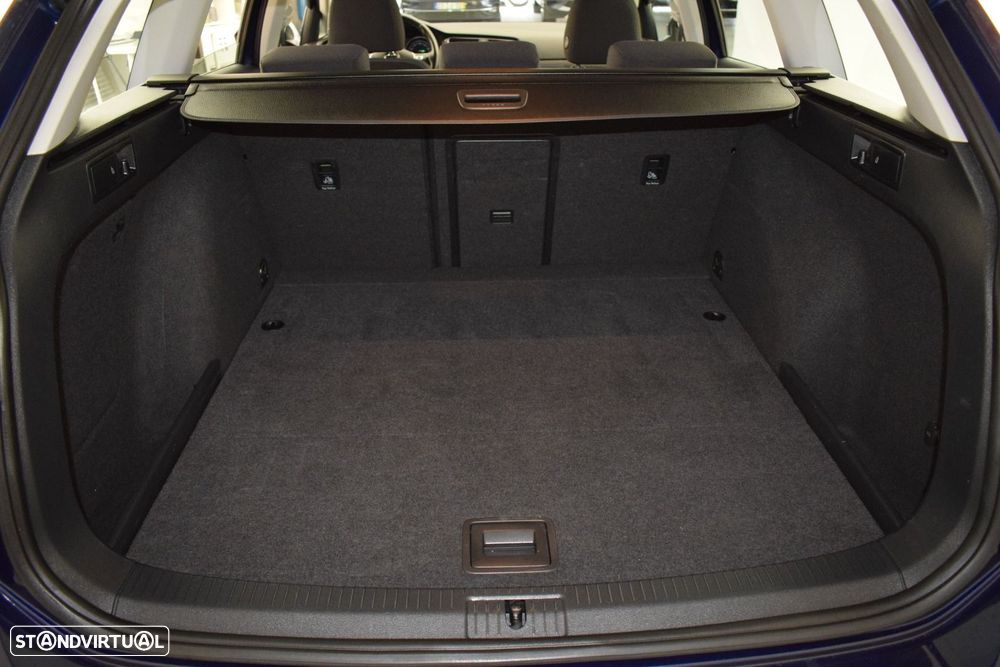 VW Golf Variant 1.6 TDi R-Line DSG - 26