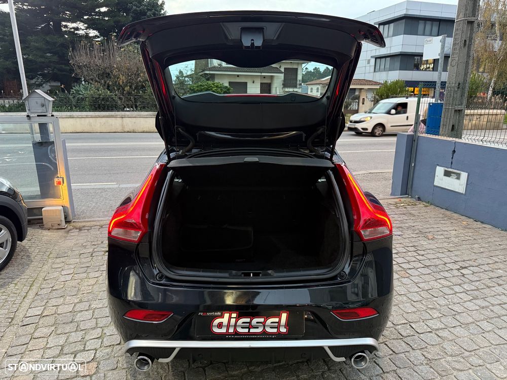 Volvo V40 D2 R Design - 15