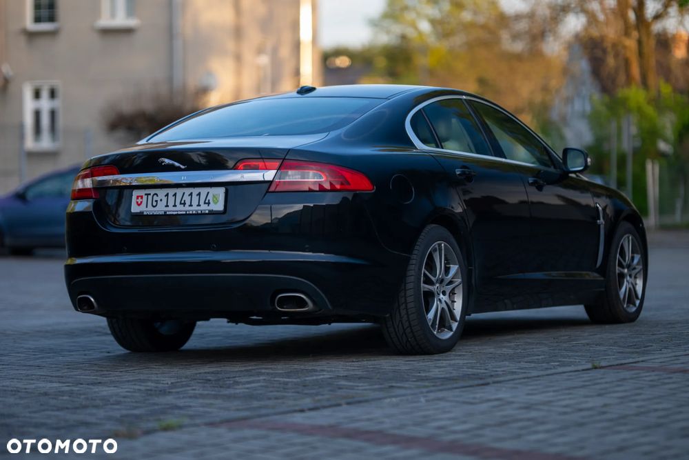 Jaguar XF 2.7 V6 D Premium Luxury - 4