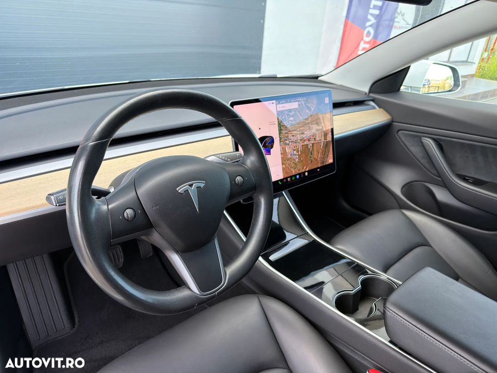 Tesla Model 3 - 6