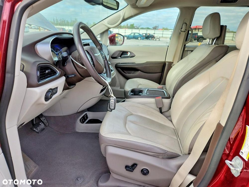 Chrysler Pacifica - 8