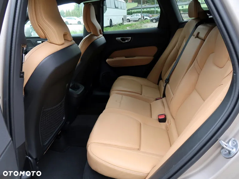 Volvo XC 60 B5 B AWD Plus Bright - 18