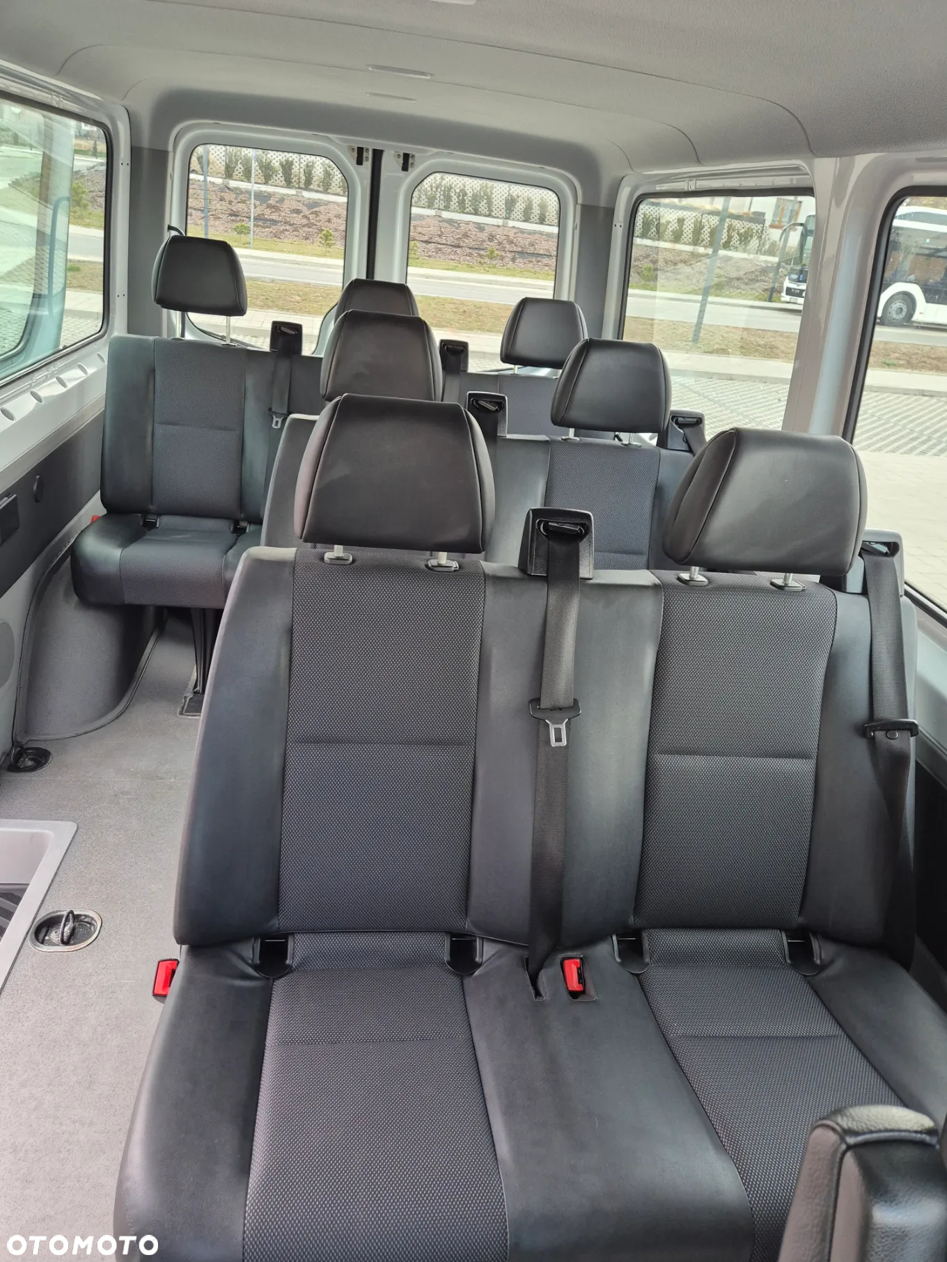 Mercedes-Benz Sprinter - 13