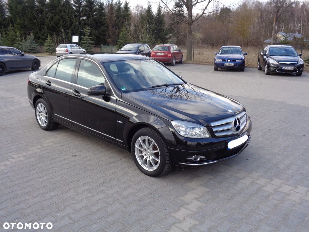 Mercedes-Benz Klasa C 180 CGI BlueEFFICIENCY Avantgarde - 2